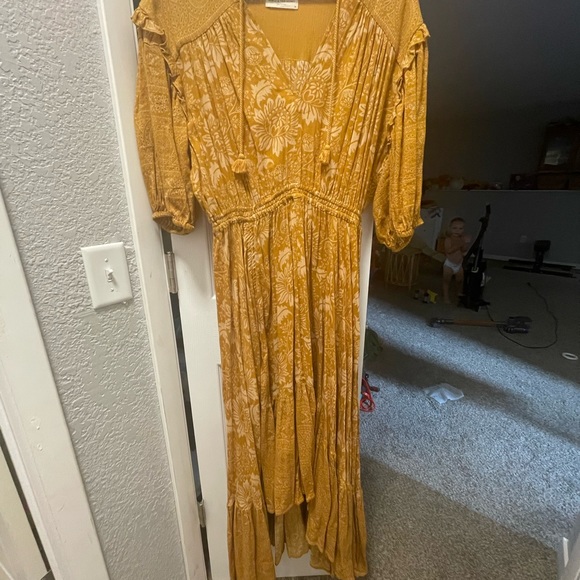 Spell lioness gown - Picture 3 of 3